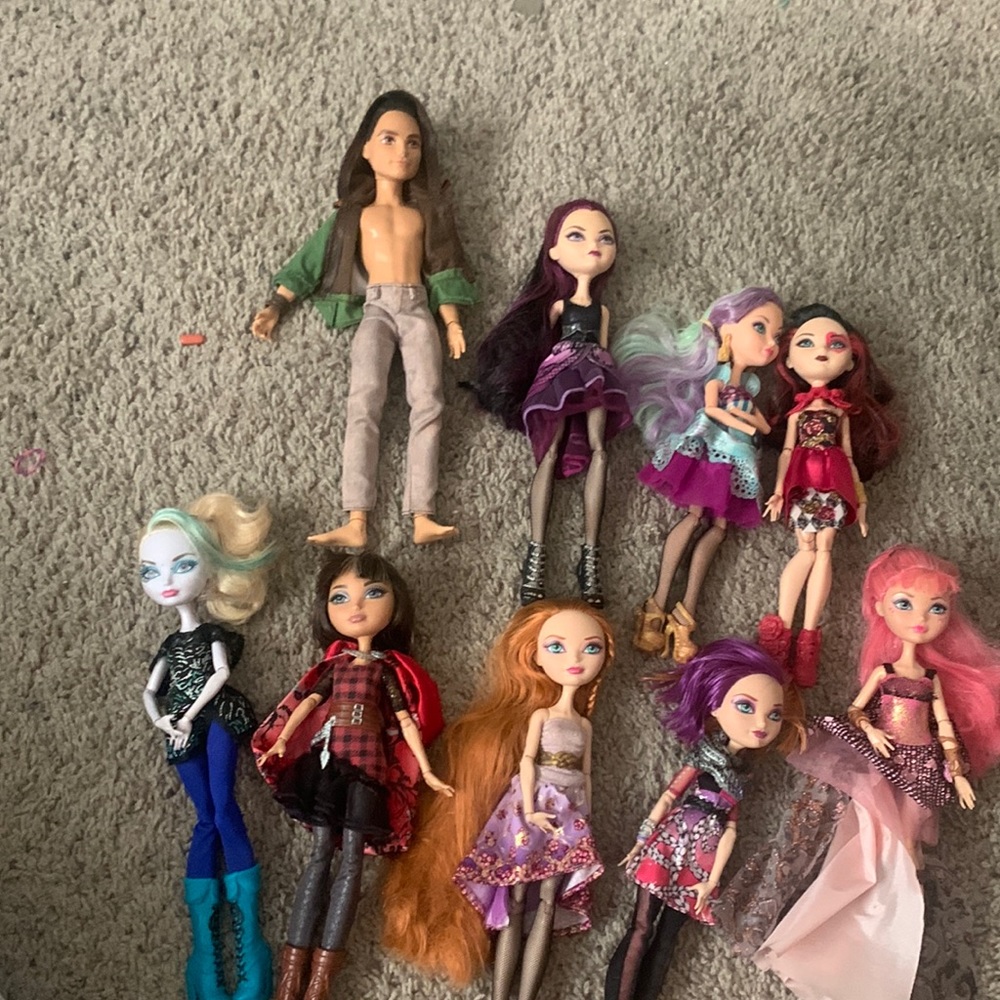 Assorted Ever After High Dolls. Secondhand, good condition. All original outfits
